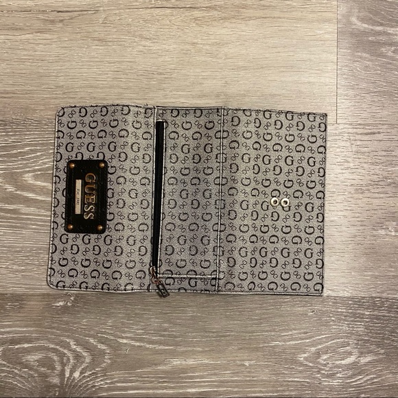 GUESS Wallet - Picture 4 of 7